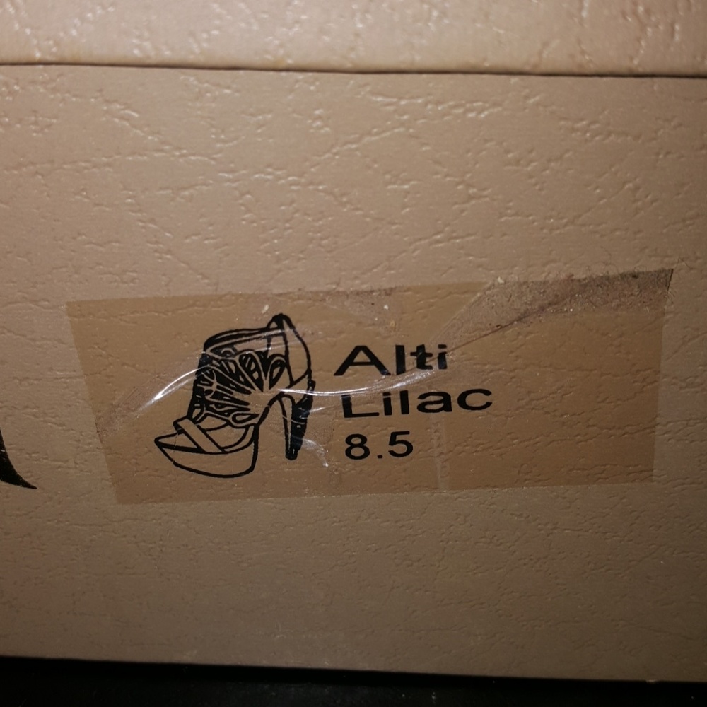 Shoes - Picture 5 of 5